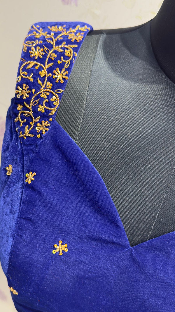 Blue velvet blouse sleeve less
